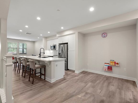 5th image of 1080 S Harbor Blvd Unit 2
