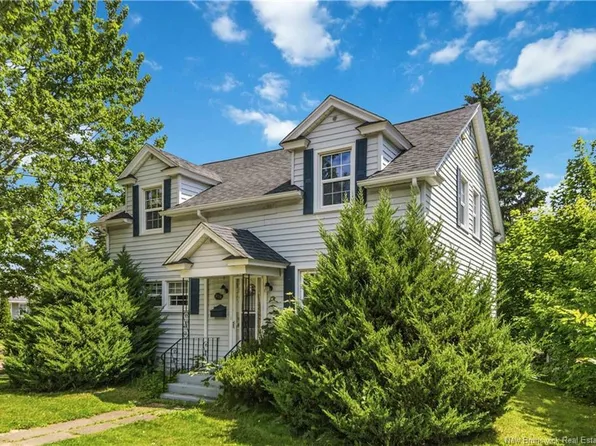 209 Broadway St, Moncton, NB E1A 3Y3