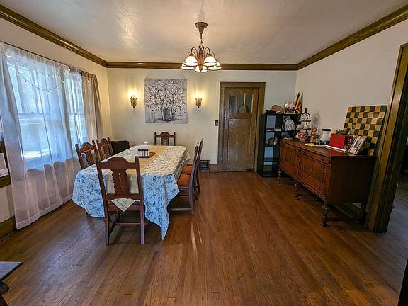 5th image of 223 Regan St #2