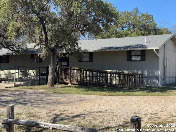 701 Houston, Bandera, TX 78003