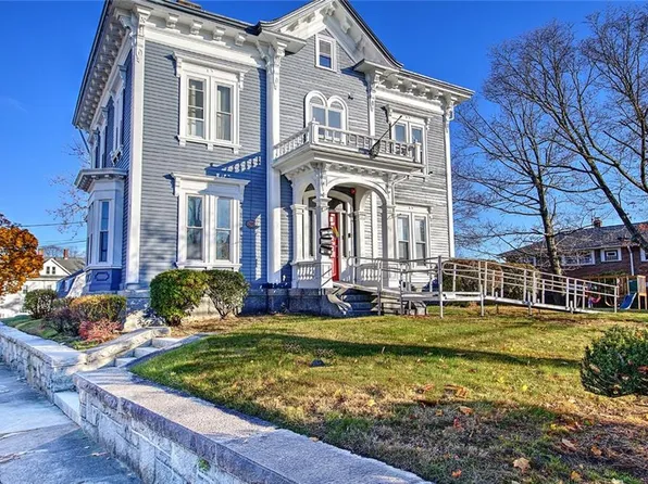 98 Summit St, Pawtucket, RI 02860