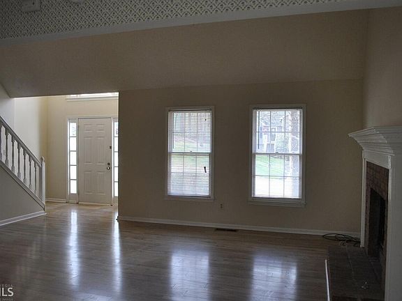 5th image of 222 Garretts Dr