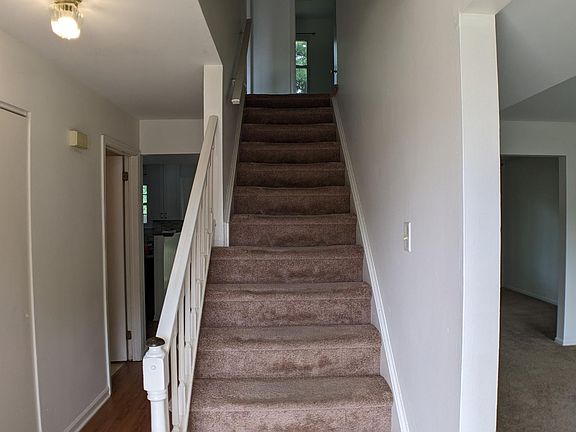 2nd image of 7 Christopher Ct