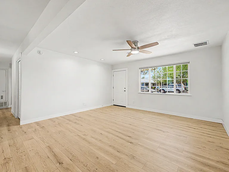 2526 W Orchid Ln — Photo 5