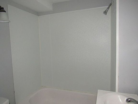 5th image of 3130 W 33rd St APT 3