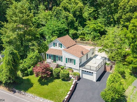 2nd image of 410 River Rd