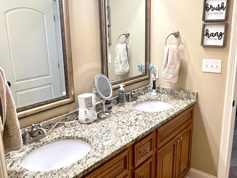 659 Continental Dr — Photo 7