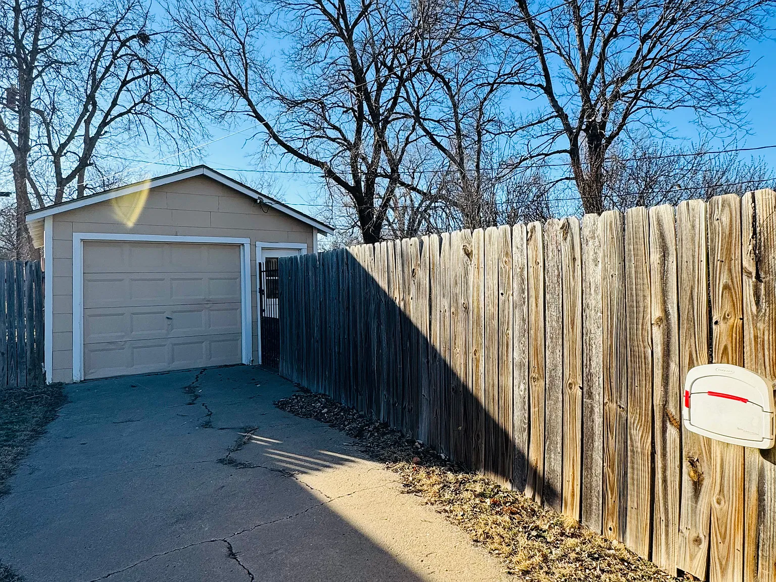 3 bed, 837 sqft, $1,100 — Photo 3