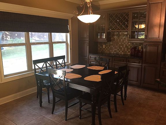 eat in kitchen area