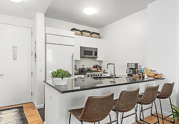 3rd image of 4630 Center Blvd APT 1206