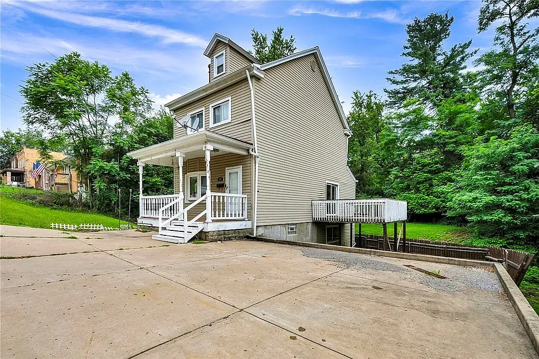 4 bed, 2.5 bath, 1733 sqft, $2,095 — Photo 4