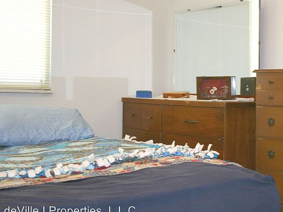 5th image of 825 Southwest Blvd APT E