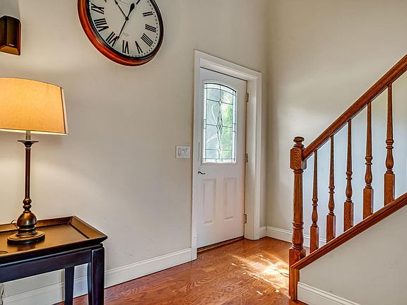 2nd image of 898 Briar Ave