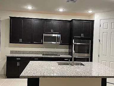 4 bed, 2.5 bath, 2465 sqft, $2,595 — Photo 4