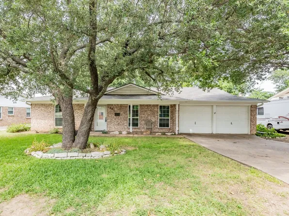 805 Livingston Dr, Hurst, TX 76053