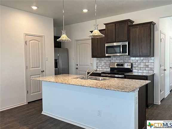 3rd image of 207 Green Valley Dr