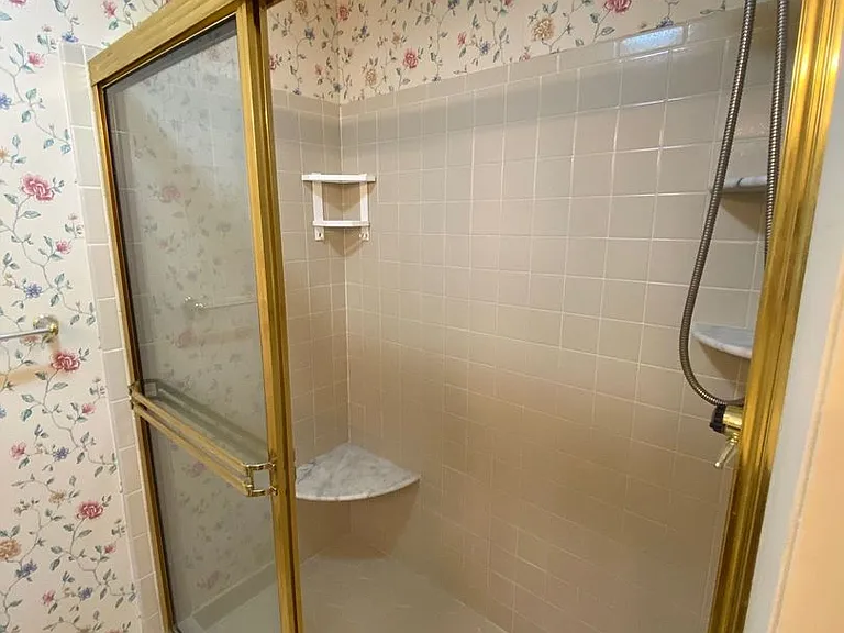 2648 S Kings Rd — Photo 14