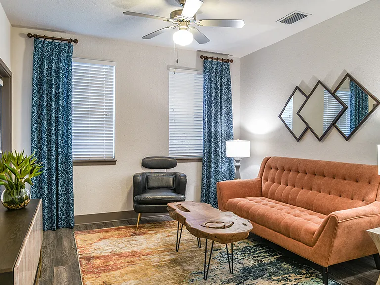 Centre Pointe Apartments — Photo 9