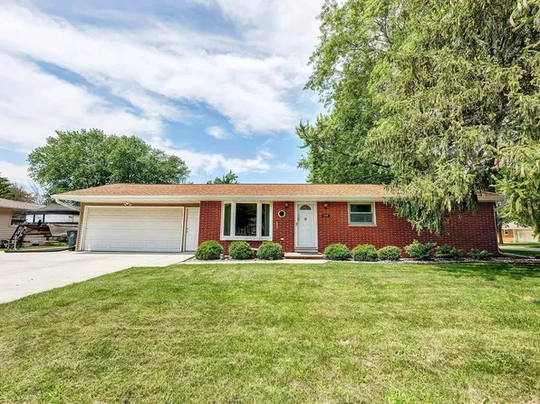 2140 Dorothy Ln, Green Bay, WI 54304