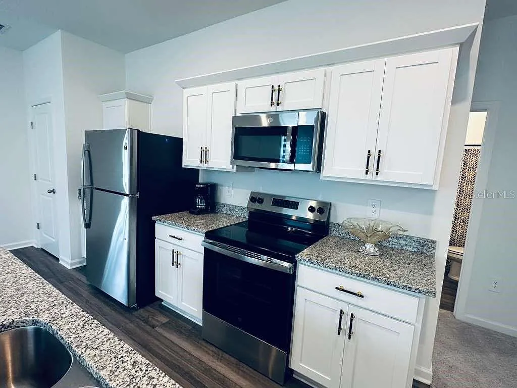 3 bed, 2.0 bath, 1366 sqft, $2,480 — Photo 3