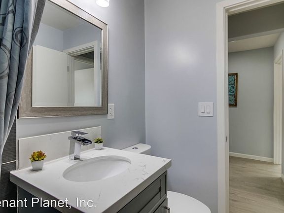 5th image of 140 Woodman St