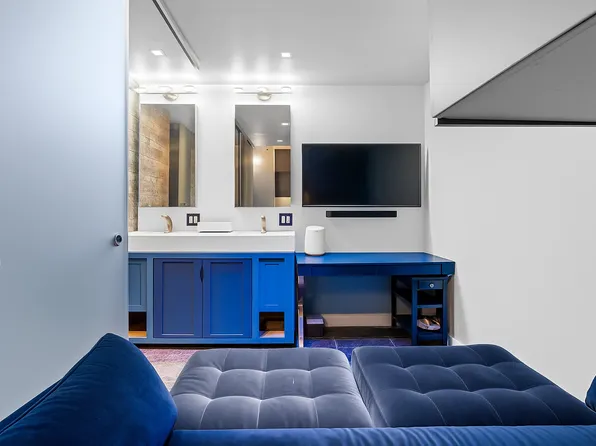 20 Pine Street image 4 of 17