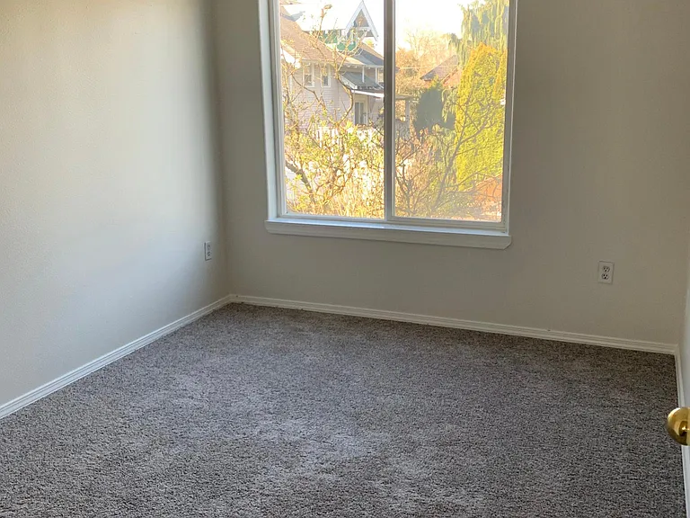 4625 NE 11th Ave — Photo 14