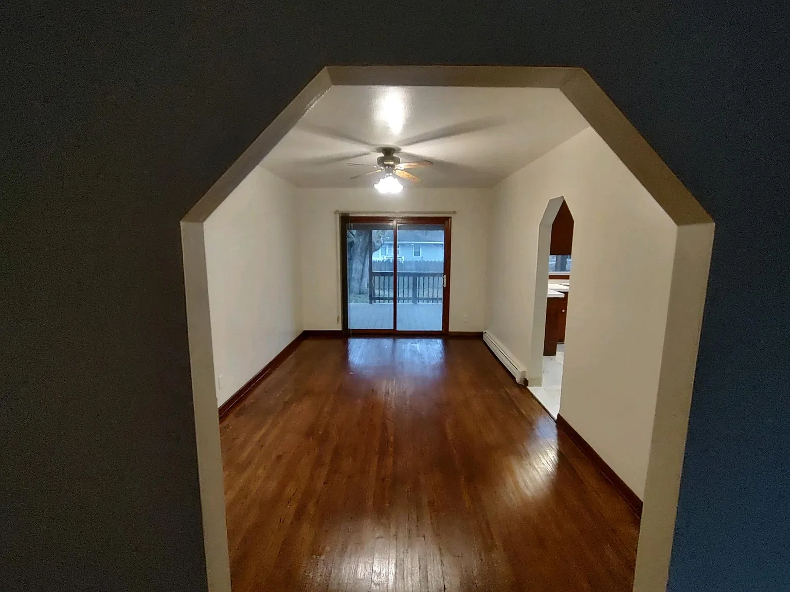 3 bed, 1224 sqft, $2,100 — Photo 4