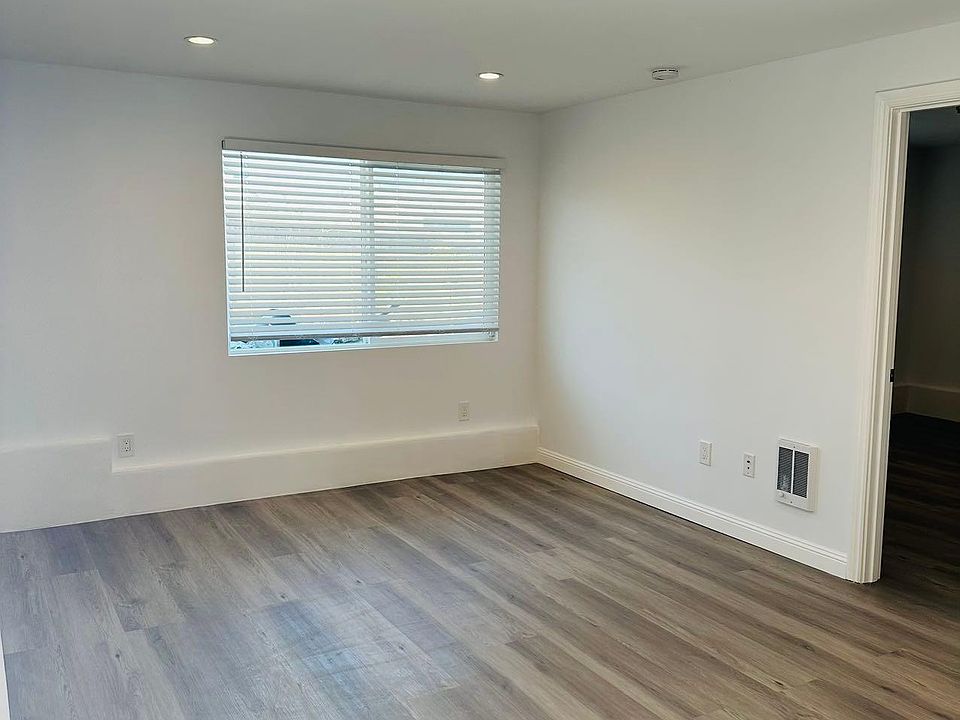 1st image of 250 Sunshine Dr