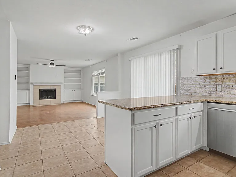 5016 Meridian Ln — Photo 16