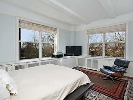 Sold by Corcoran | media 23