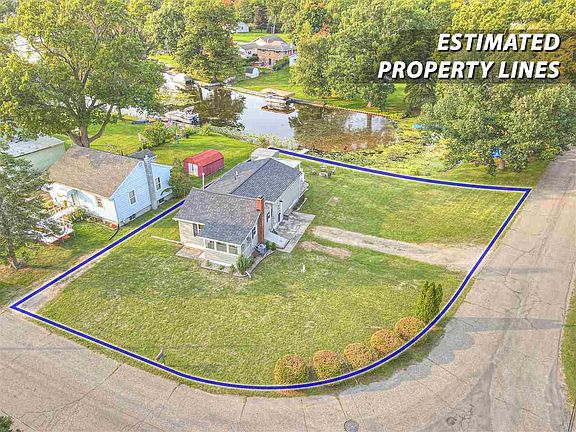 5th image of 390 Jefferson Dr