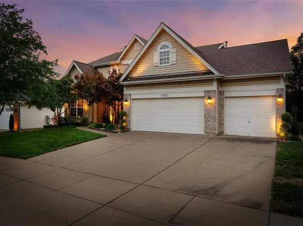 2021 Avalon Ridge Cir, Fenton, MO 63026