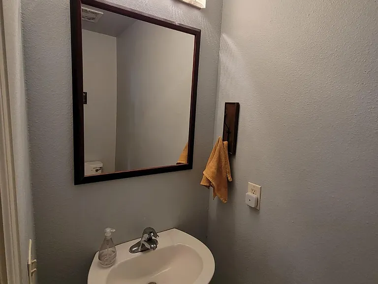 2215 Glenarm Pl — Photo 23
