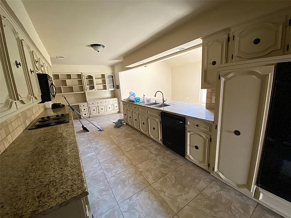 5th image of 3335 Overland Dr