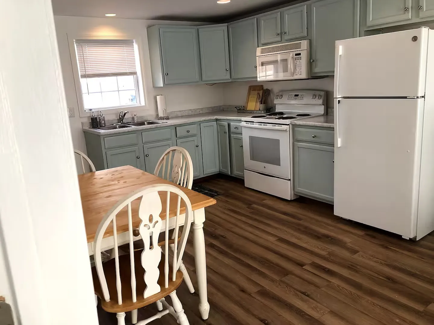 2 bed, 950 sqft, $2,100 — Photo 3