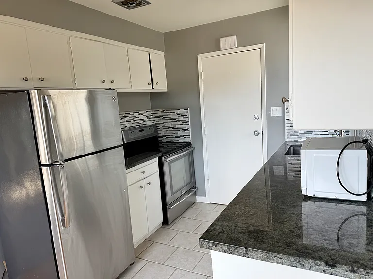 6514 Lucas Ave #B — Photo 7
