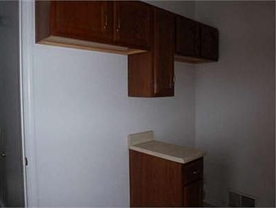 5th image of 127 W Holbrook Ave