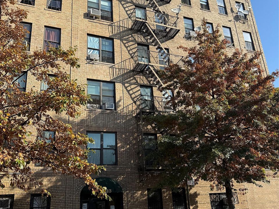 1st image of 823 E 147th St #26