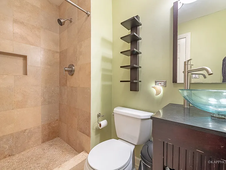 1016 W Monroe St — Photo 17
