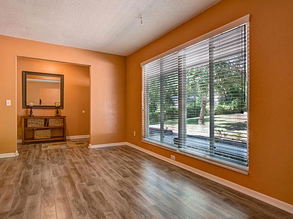 5th image of 712 Lake Asbury Dr
