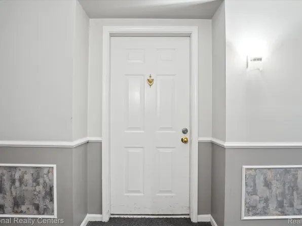 3559 Port Cove Dr APT 17, Waterford MI