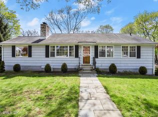 2 Grant Ave, Old Greenwich, CT 06870