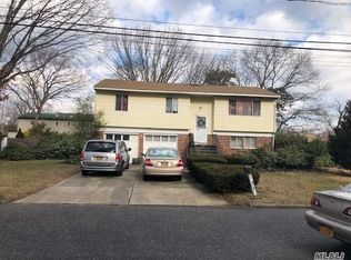 31 Lakeway Dr, West Babylon, NY 11704