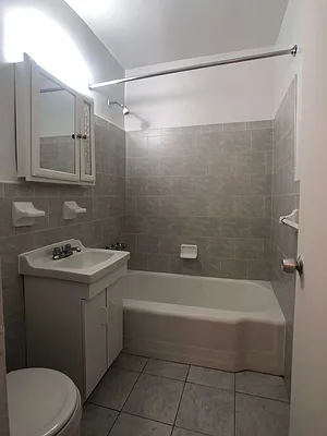 Rented by Kew Forest Realty Inc | media 8