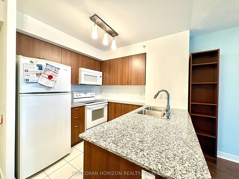 5740 Yonge St #708 — Photo 4