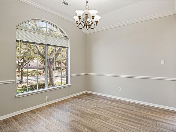 3rd image of 5710 Shady Hollow Ct