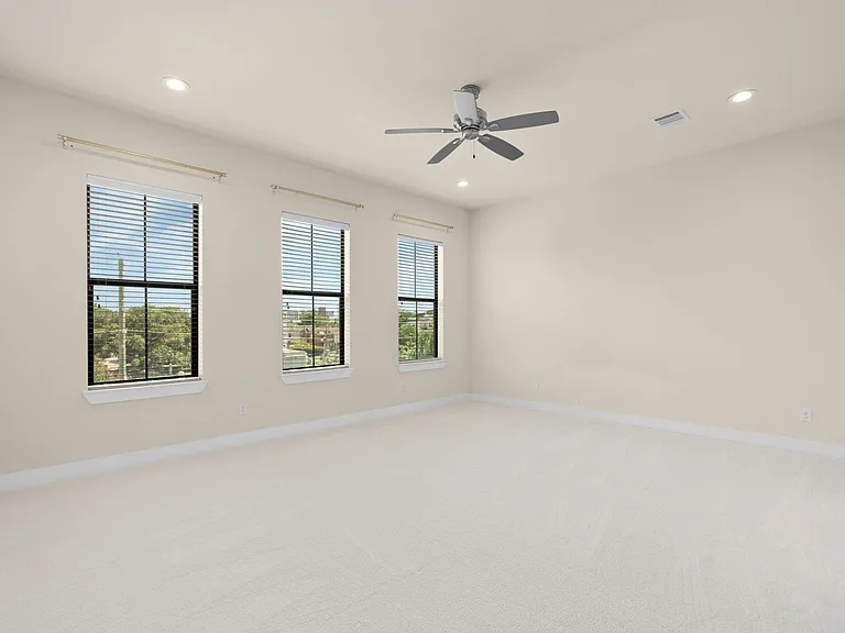 1212 W Dallas St — Photo 5
