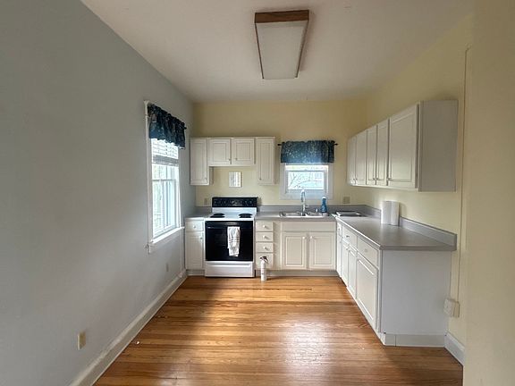 3rd image of 27 S Whittaker St