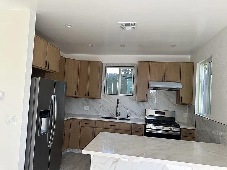 5335 Saxon St — Photo 2